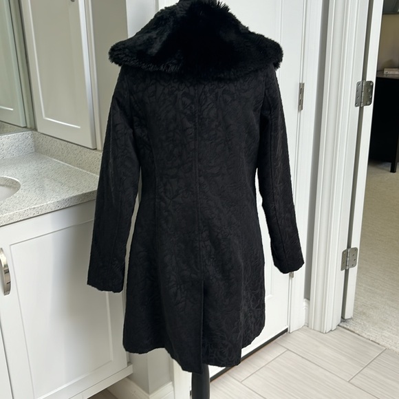 Black patterned Dress Coat By Xhilaration size small. Removable fur collar. - Picture 7 of 13